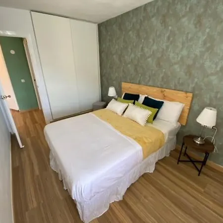 Apartment Minerva, One Bedroom Family Apartment, Great Location, Pool With Water Slides, Sleeps 4 Benalmadena