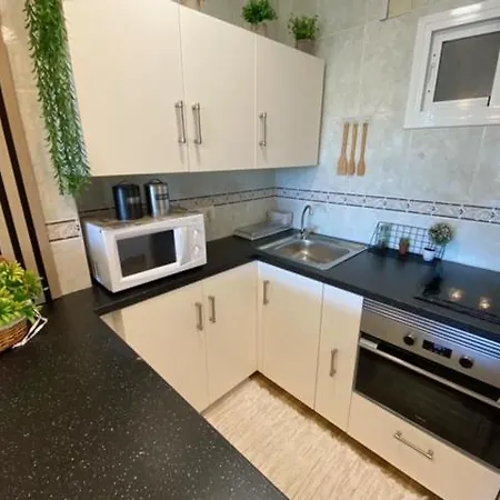 Minerva, One Bedroom Family Apartment, Great Location, Pool With Water Slides, Sleeps 4 *