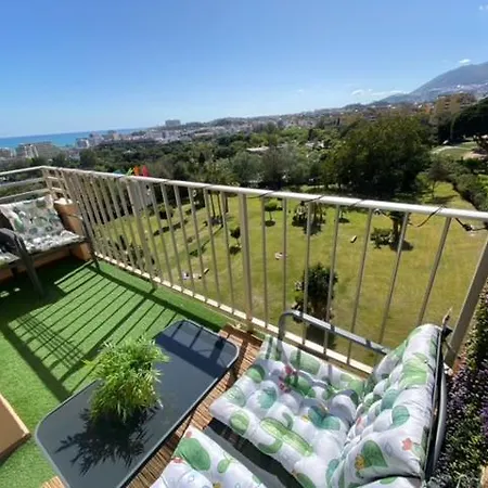 Apartment Minerva, One Bedroom Family Apartment, Great Location, Pool With Water Slides, Sleeps 4 Benalmadena