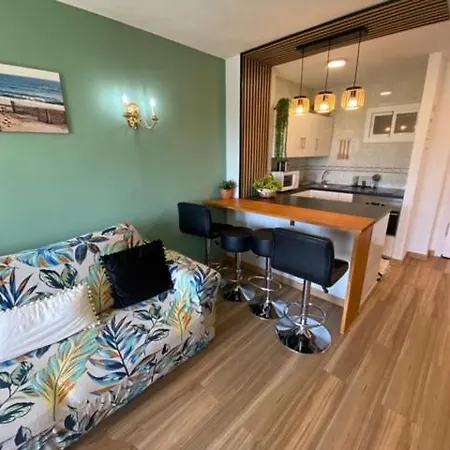 Minerva, One Bedroom Family Apartment, Great Location, Pool With Water Slides, Sleeps 4 *