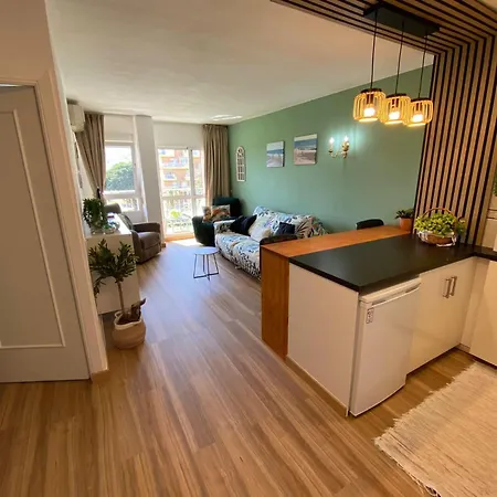 Minerva, One Bedroom Family Apartment, Great Location, Pool With Water Slides, Sleeps 4 Apartment Benalmadena